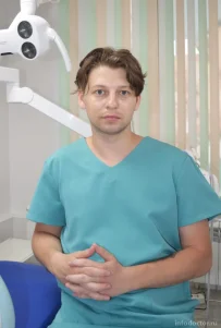 Максимов Дмитрий Сергеевич - стоматолог